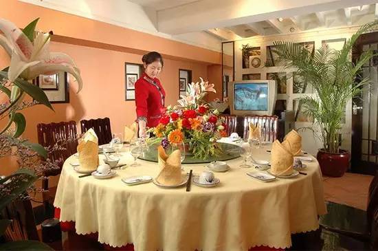 卓越服務 優秀餐廳服務員的品質與住宿服務的共通之道